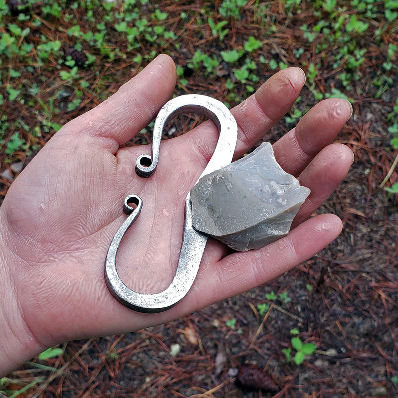 Load image into Gallery viewer, Traditional Flint &amp; Steel - Basic Kit - High-Carbon Steel Striker, Flint and Charcloth
