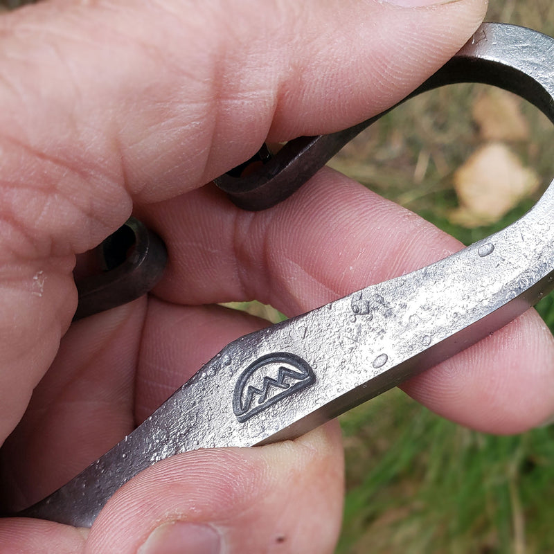 Load image into Gallery viewer, Traditional Flint &amp; Steel - Basic Kit - High-Carbon Steel Striker, Flint and Charcloth

