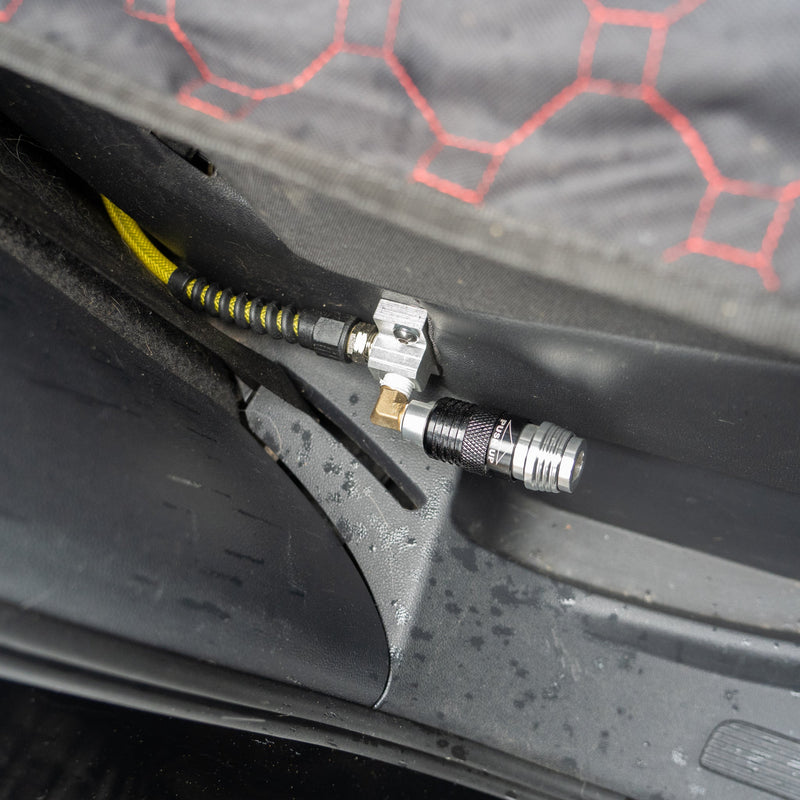 Load image into Gallery viewer, 90 Degree Air Manifold with mounting holes - 1/4 FNPT Female threads

