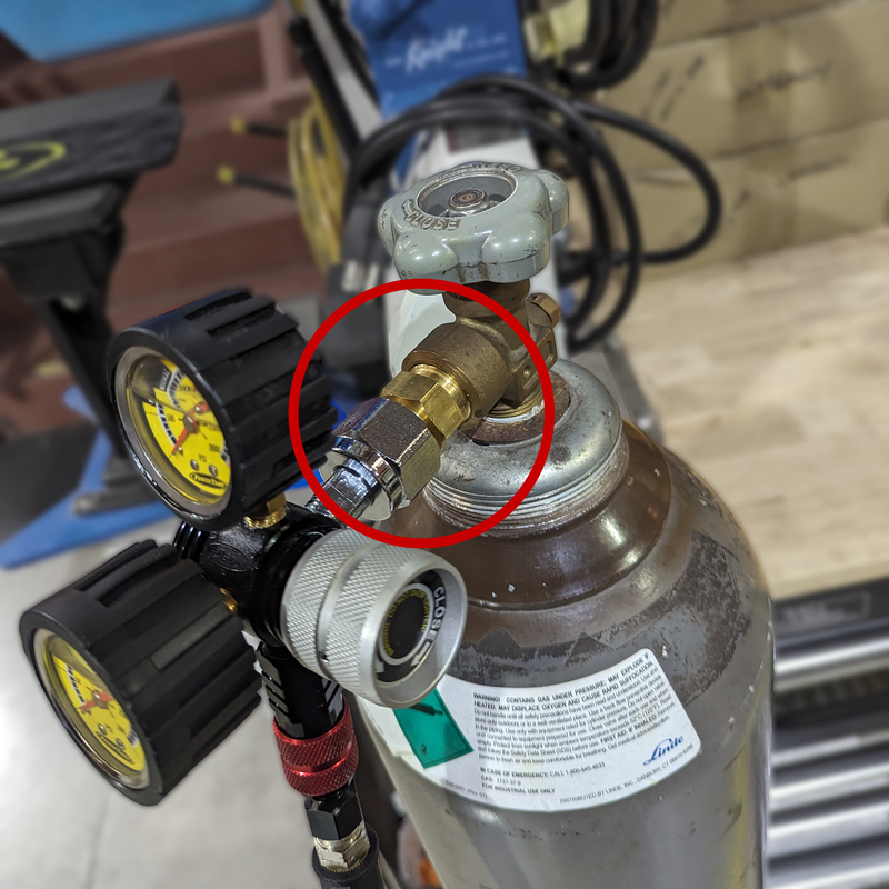 Load image into Gallery viewer, N2 male to CO2 male Adapter Brass

