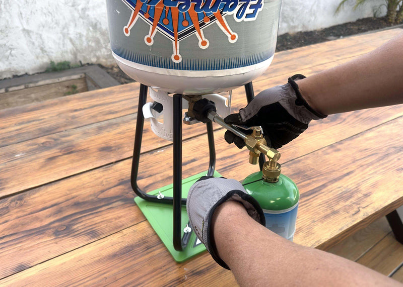 Load image into Gallery viewer, Flame King Eco Friendly 1lb Refillable Reusable Propane Cylinder + Refill Kit
