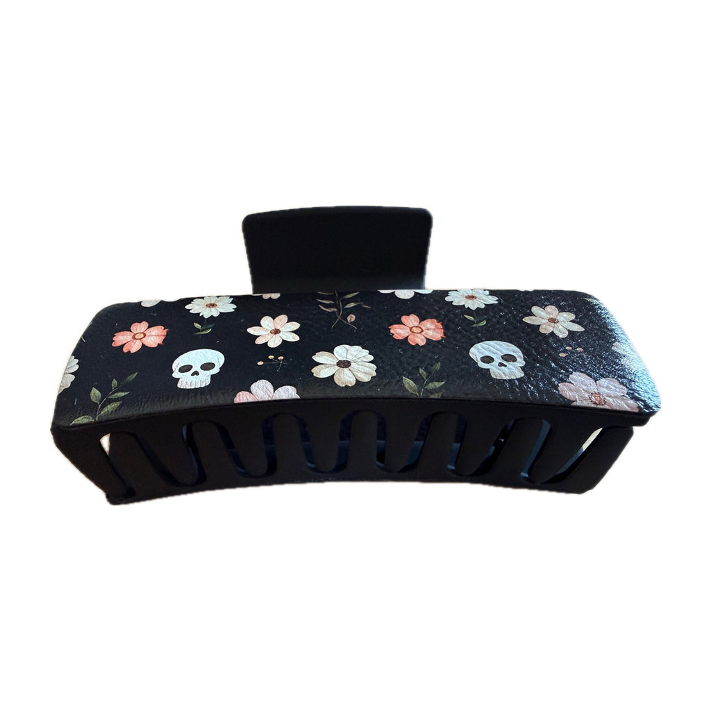 Side view of the skull and daisy leatherette claw hair clip