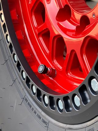 Load image into Gallery viewer, Monster Valve Primary - Standard Valve Stem Mount - 5 pack with Ventoso RED Tire Inflator Gauge
